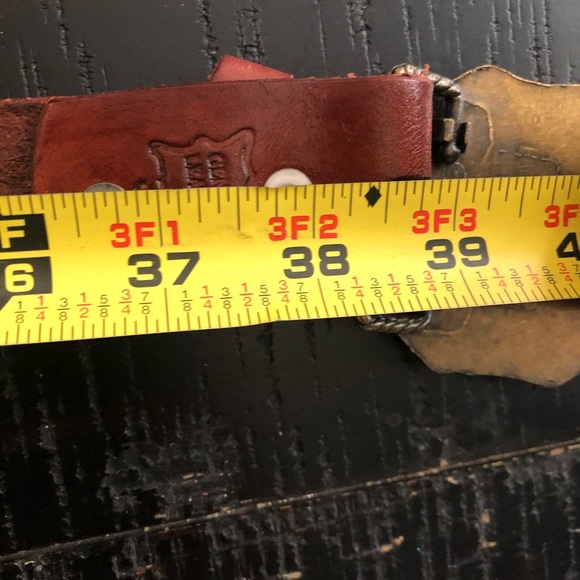 Beautiful leather belt with crushed shell buckle - Picture 10 of 12